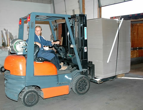 Truck level loading dock (ground level bay also available)